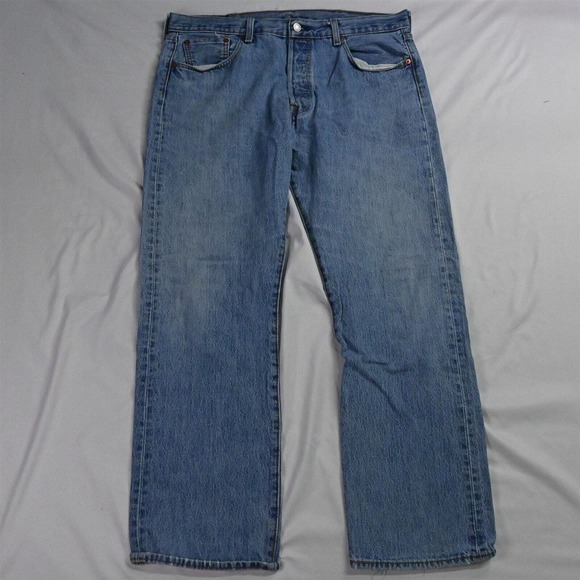 Levis 38 x 32 501 Original Button Fly Straight Light Wash Denim‎ Jeans - Picture 1 of 12